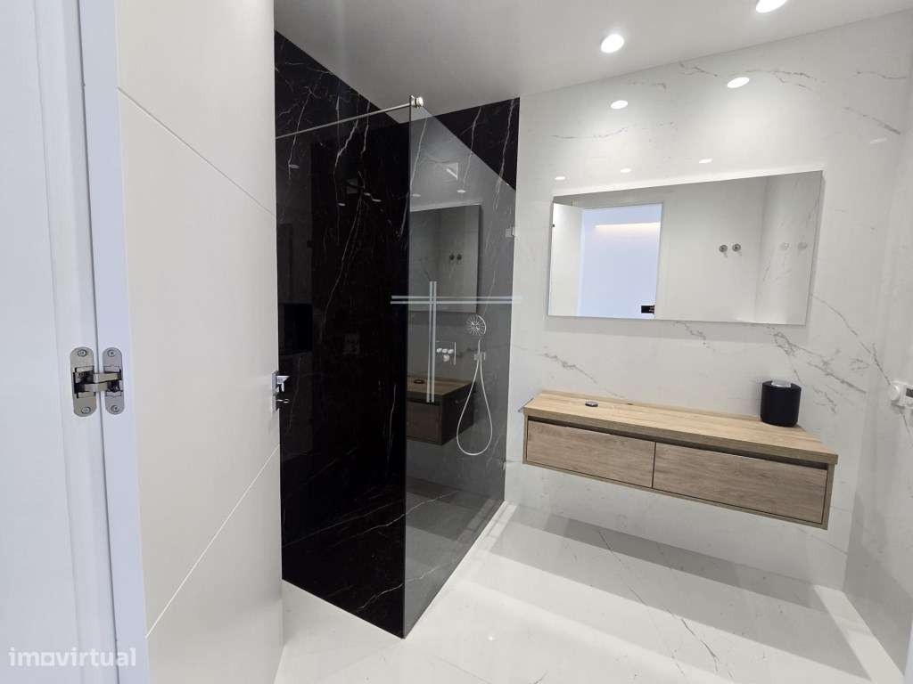 Moradia isolada T4, arquitetura contemporânea com garagem e piscina...-28