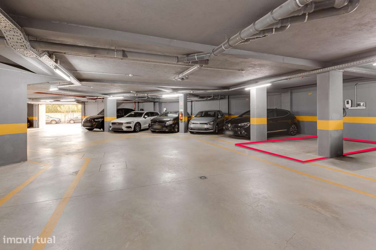 T4 com suite, elevador, garagem e Classe Energética A no centro...-17