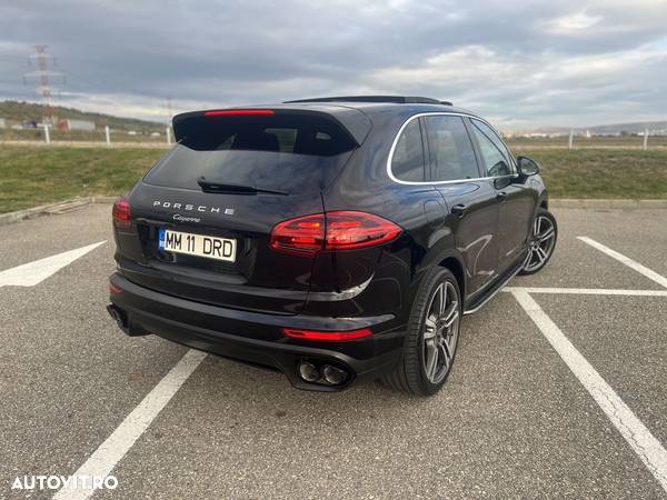 Porsche Cayenne 3.0 L - 8