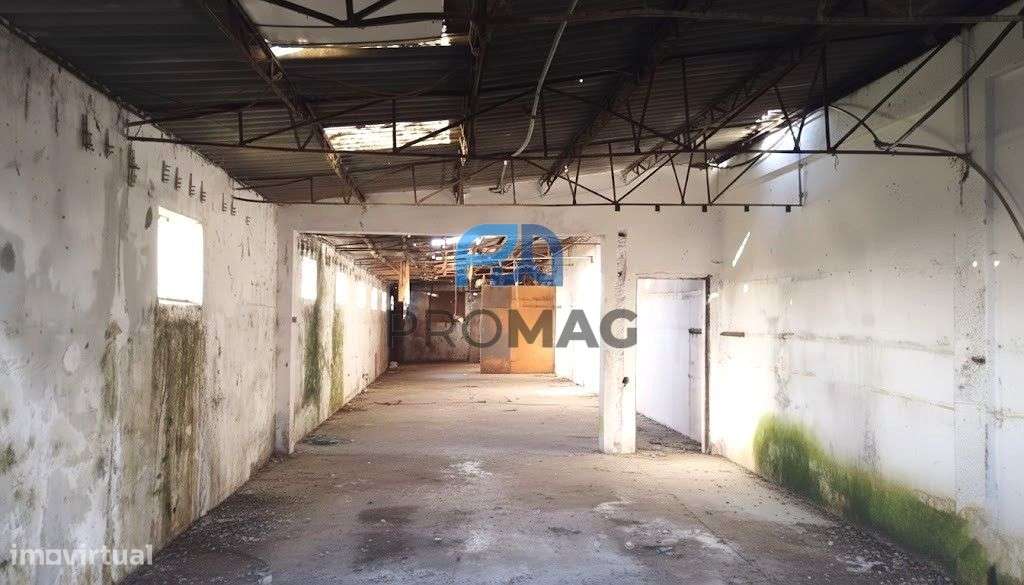 Terreno de 3850 m2 + Armazém | Potencial para Moradias-9