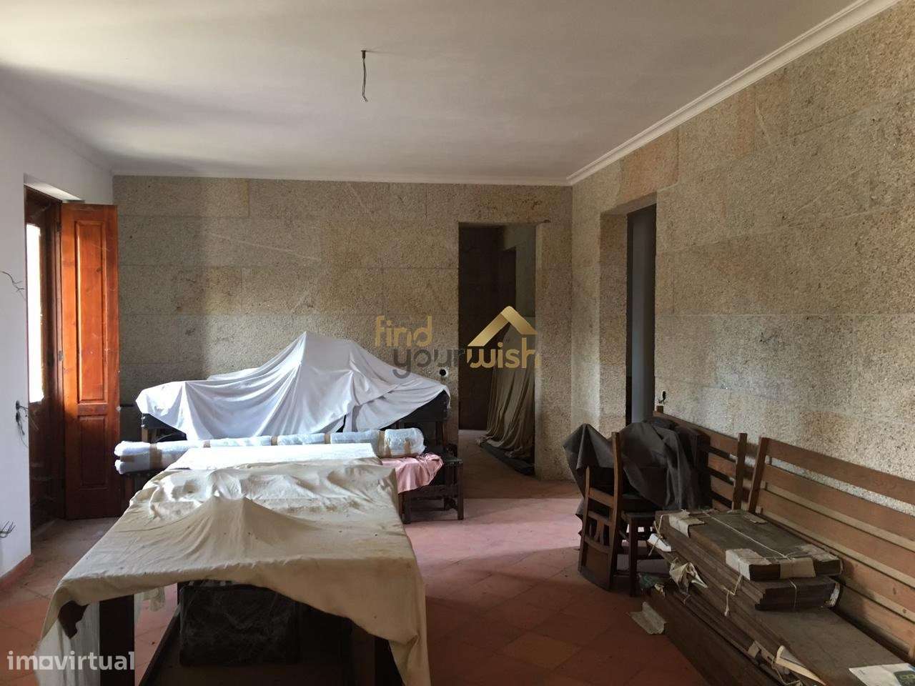 Espetacular moradia T9 de traça tradicional, com dois pisos, no coraçã-14