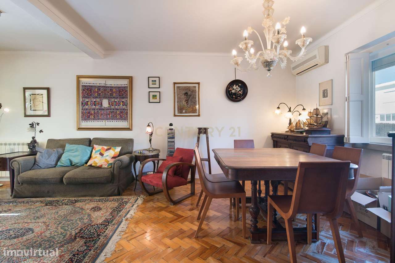 Moradia T3, Remodelada, com Jardim, em zona nobre do Restelo - Grande imagem: 4/48