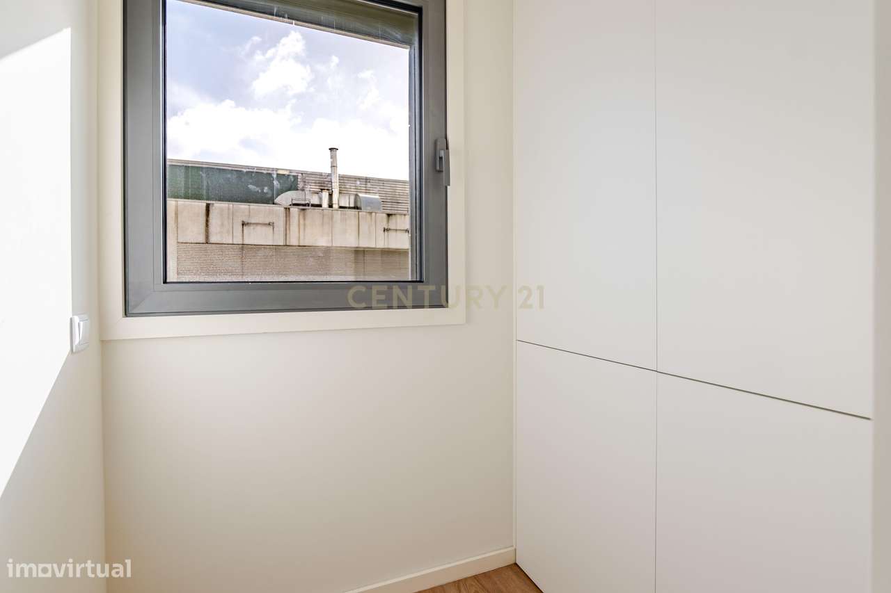 Apartamento T2 praticamente novo , nas Antas, Porto-26