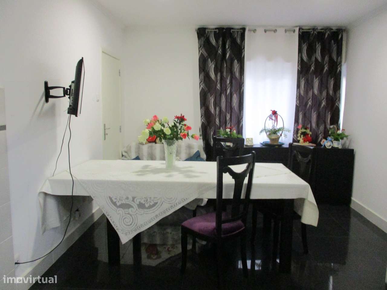 FANTÁSTICA MORADIA T7 NO CENTRO DA CIDADE DE OUREM - Grande imagem: 3/16