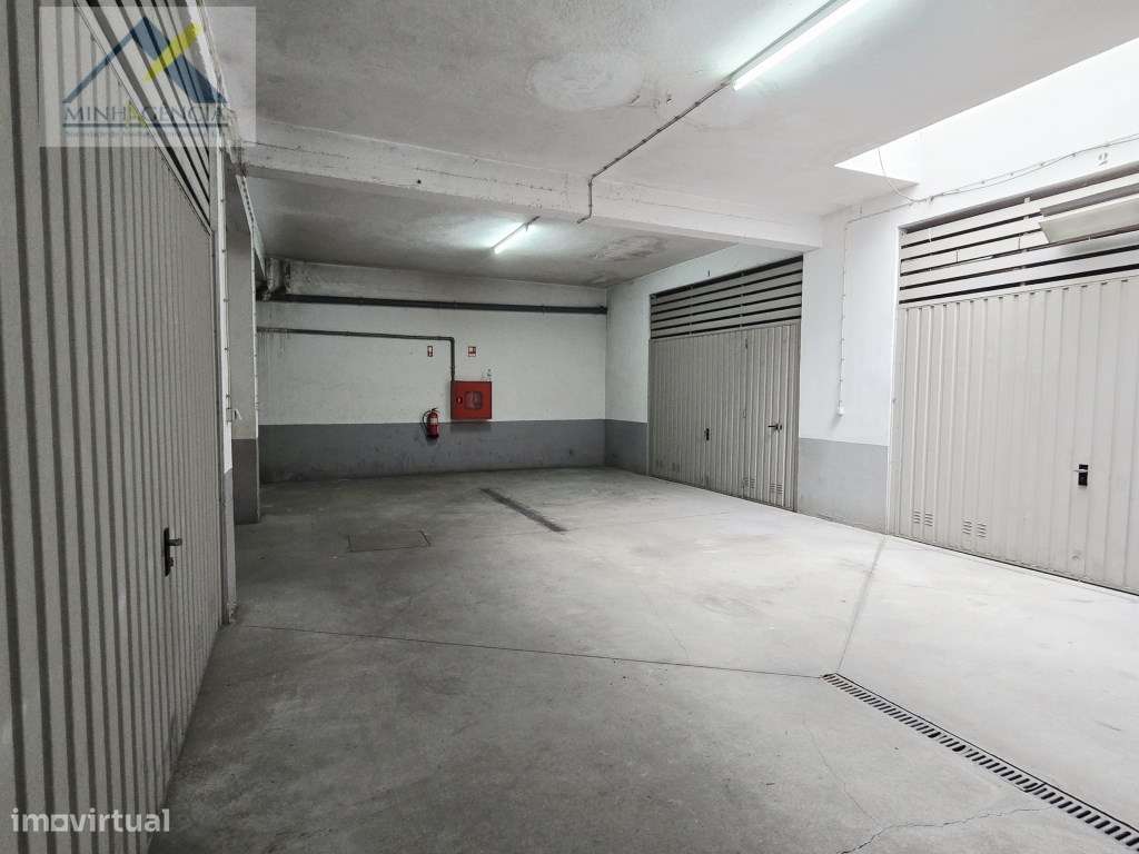 Apartamento T3 com terraço e garagem no Bairro Dias em Setúbal-35