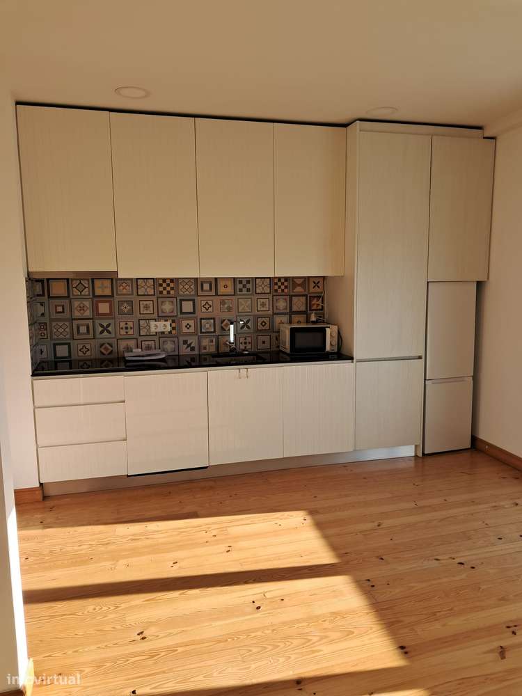 Apartamento T0 com varanda e ar condicionado em Arca d`Agua - Grande imagem: 5/14