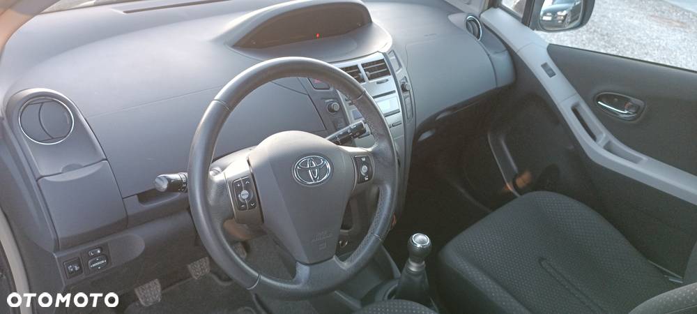 Toyota Yaris 1.0 Premium - 5