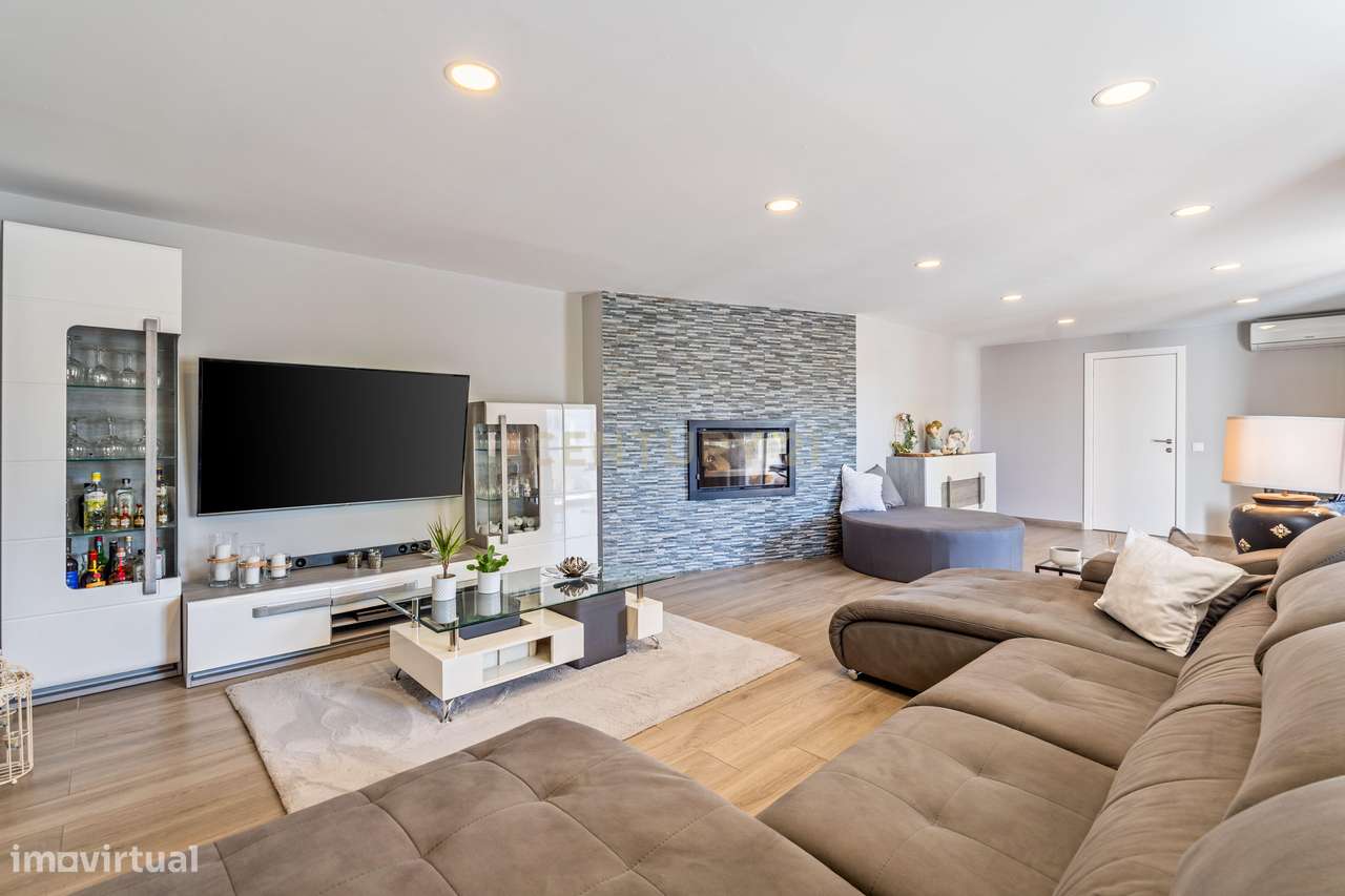 MORADIA T5 AMPLA E LUMINOSA EM ZONA TRANQUILA  – FERRARIAS, ALGOZ, ALG - Grande imagem: 3/41