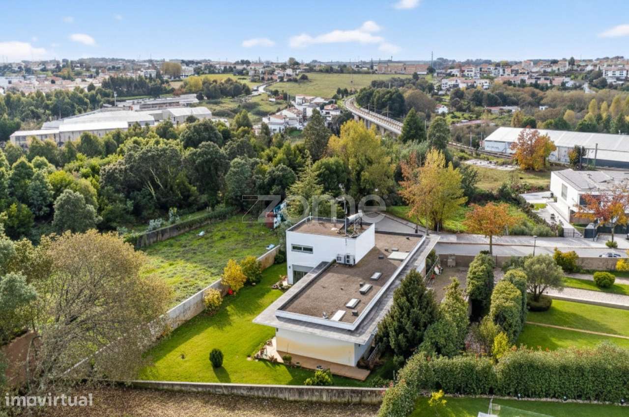 Moradia independente T4+2 na Rua Nicolau Nasoni, Maia - Grande imagem: 2/40