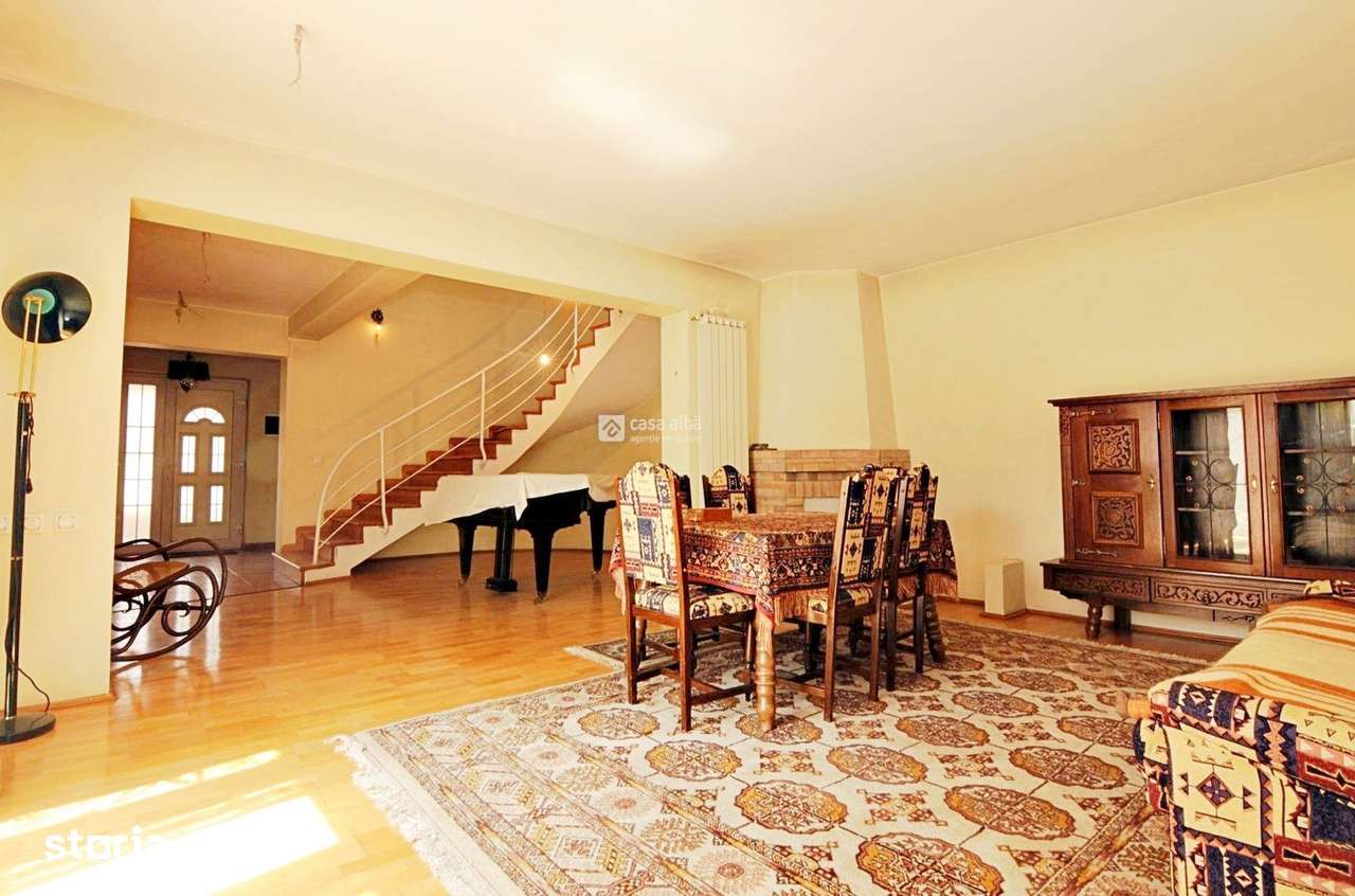 Centru, proprietate Parter + Etaj + Mansarda, disponibila imediat - Imagine principală: 1/20