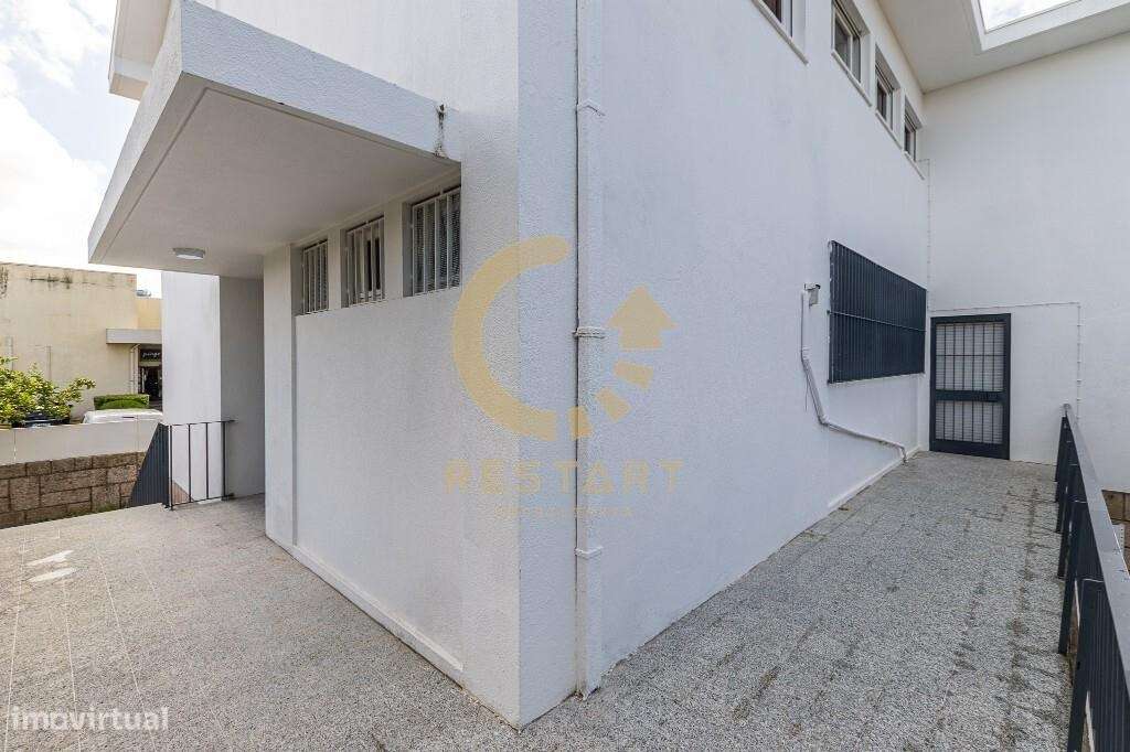 Moradia T11 Remodelada – Venda com Rendimento Garantido – Santa Luzia,-7