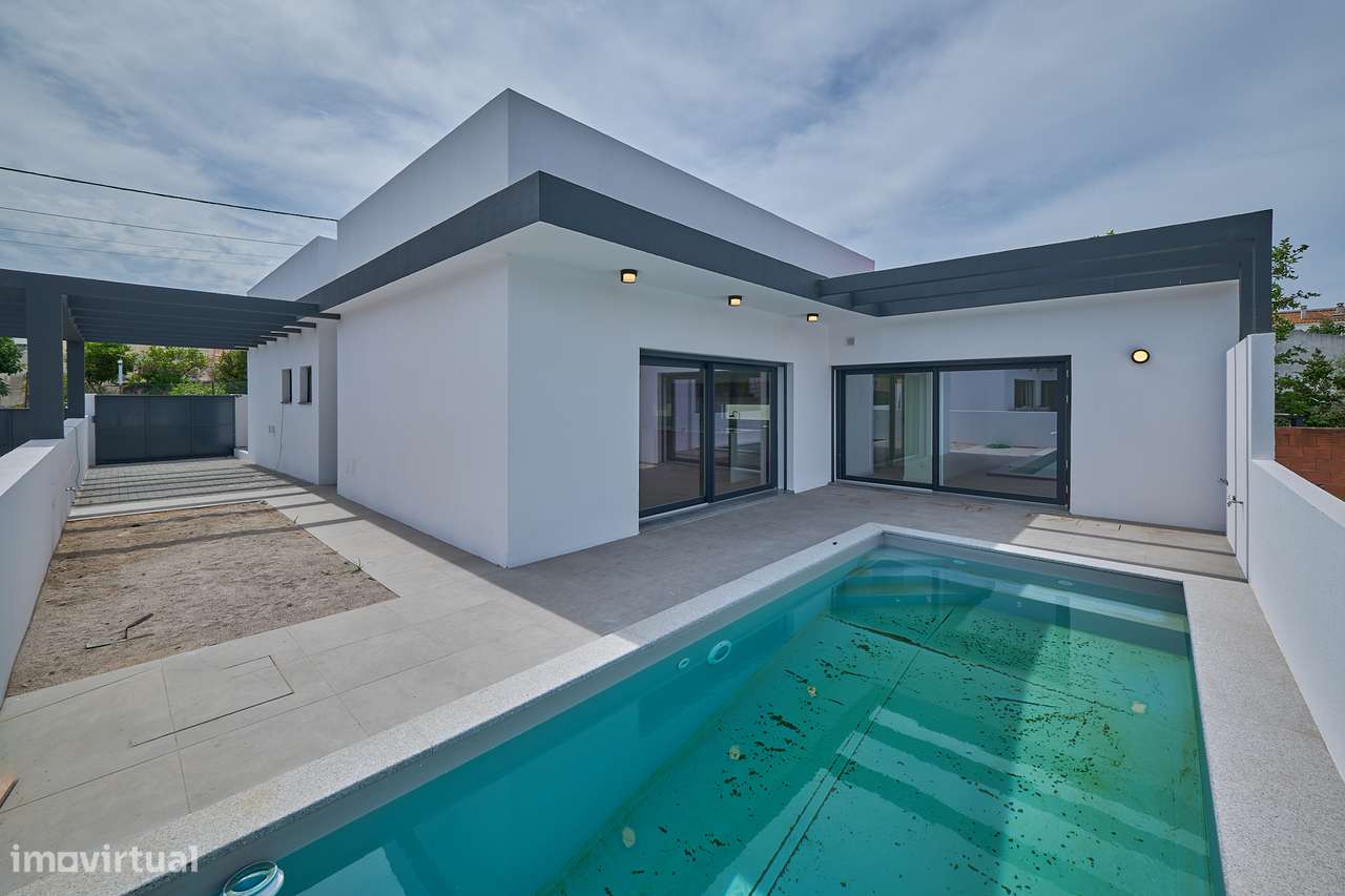 Moradia Térrea V3+1 c/Piscina - Fernão Ferro-11