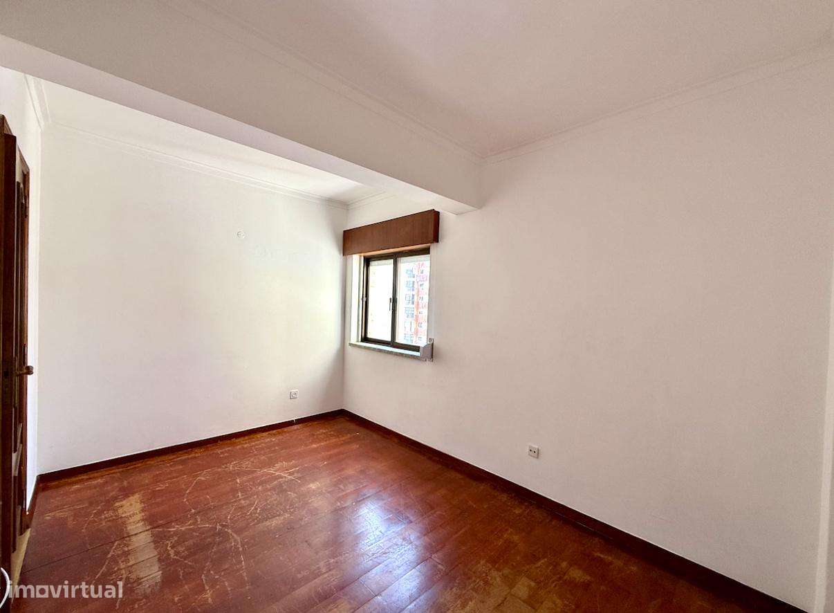 T1 com Parqueamento na Tapada das Mercês-13