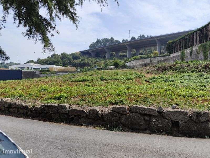 Terreno de 1350 M2 para construção em Serzedelo/Guimarães - Grande imagem: 4/5