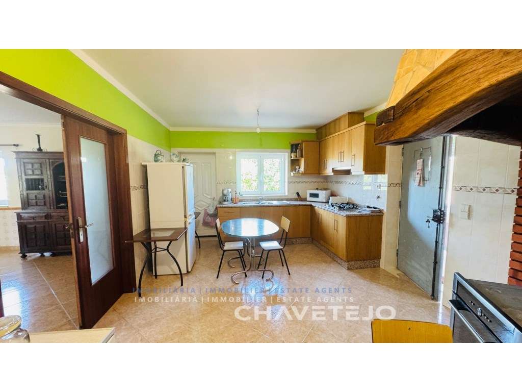 Quintinha T4 com Amplas zona para Oficinas, Terreno Plano e Enorme ...-16