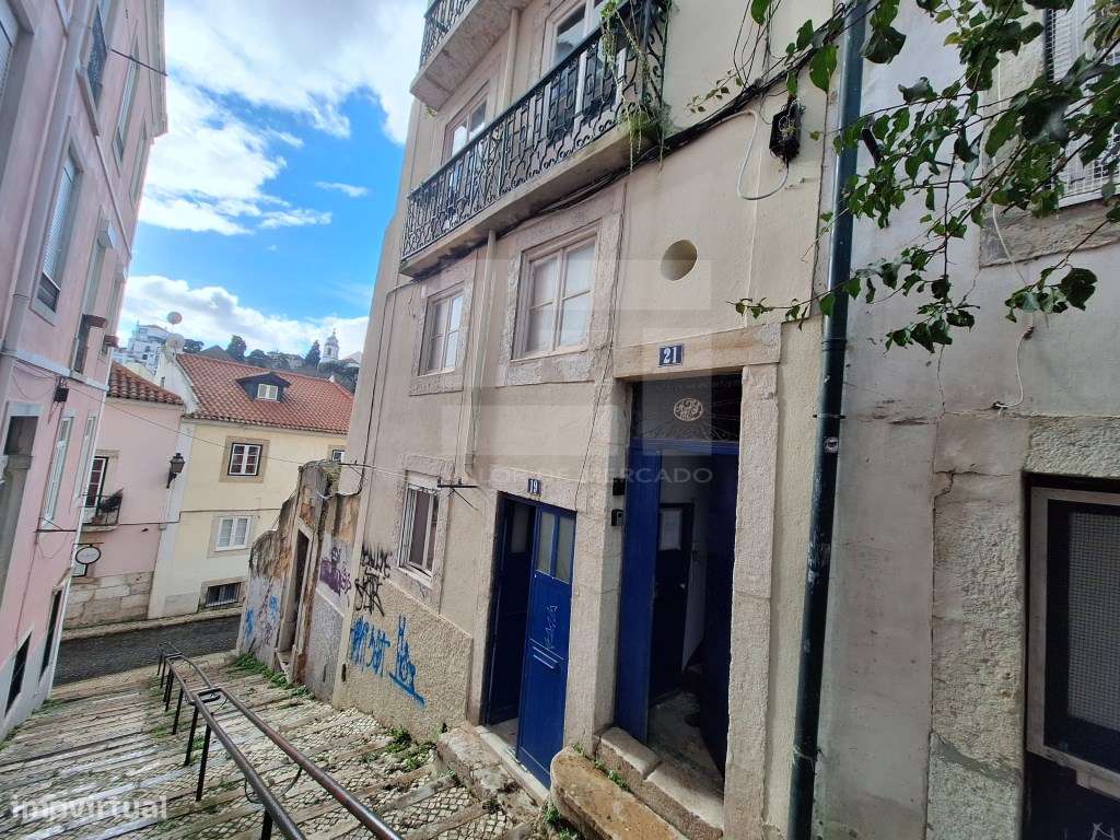 Apartamento T2 na Graça, Lisboa, perto de transportes públicos.-21