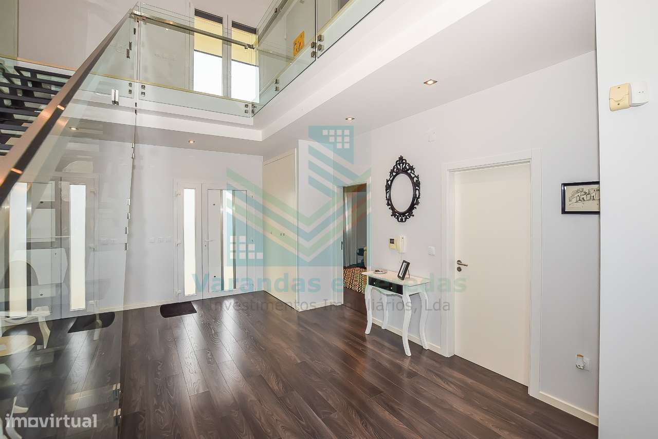 Moradia de luxo T5 com piscina e anexo-10