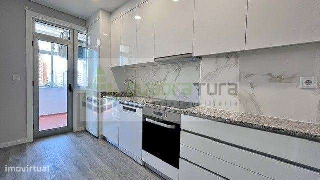Apartamento T2 | Boavista | junto à Rotunda | Totalmente restaurado-5