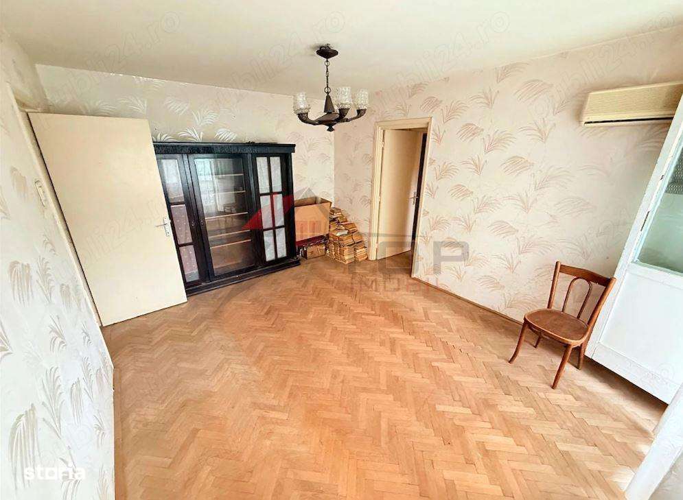 Apartament 3 camere semidecomandat, Podu Ros - Salubris