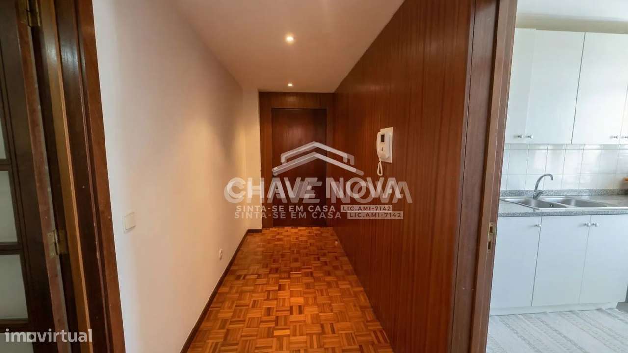 Apart. T2 c/Lugar de Garagem e Arrumo em Santa Marinha ( ARRENDADO ) - Grande imagem: 2/35