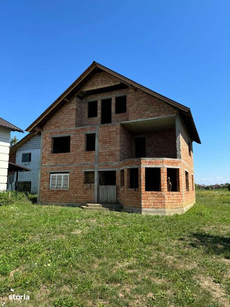 Casă la Roșu P+1+M în Decebal - 3 Dormitoare, 2 Băi, 195 mp Utili - Imagine principală: 1/10