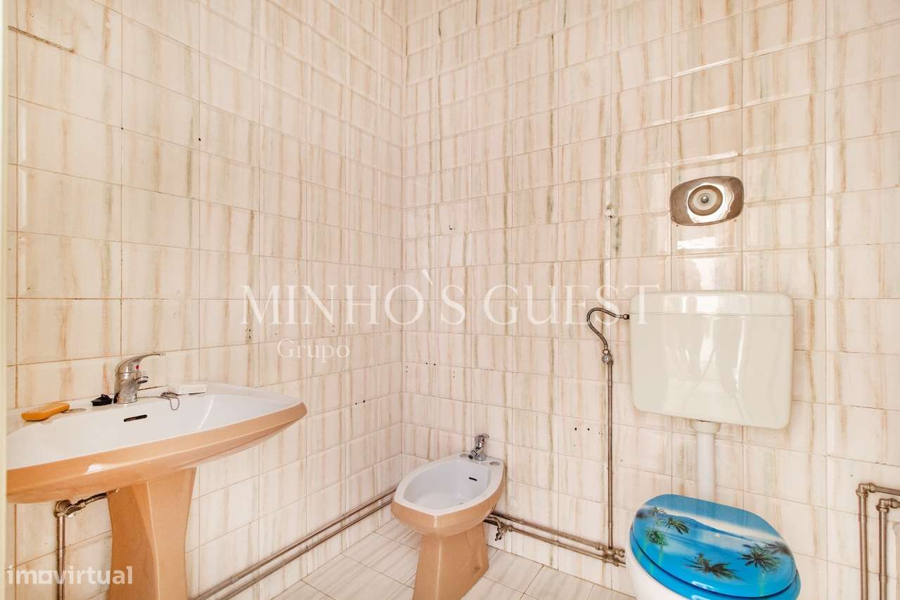 Apartamento T3 de último andar c/ varanda e vista para Av. Liberdade --26