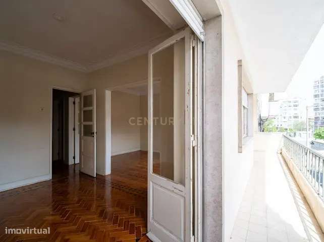 Prédio de Investimento Premium no Centro de Almada | Vista Rio | Eleva-45