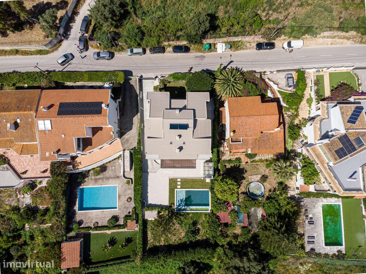 Moradia Exclusiva com Elevador, Piscina e Vista Serra - Grande imagem: 3/44