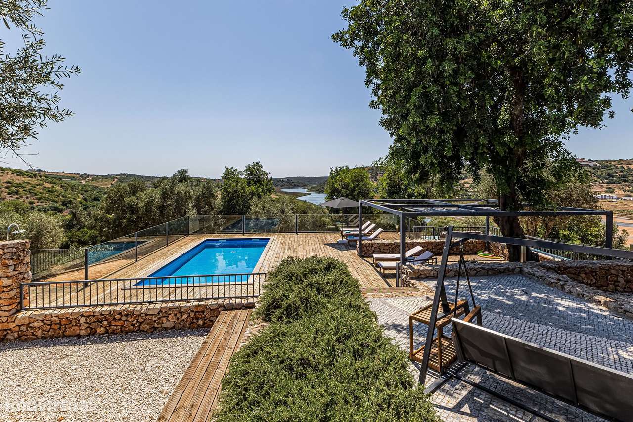 Villa T4 contemporânea à beira do rio no coração do Algarve-10