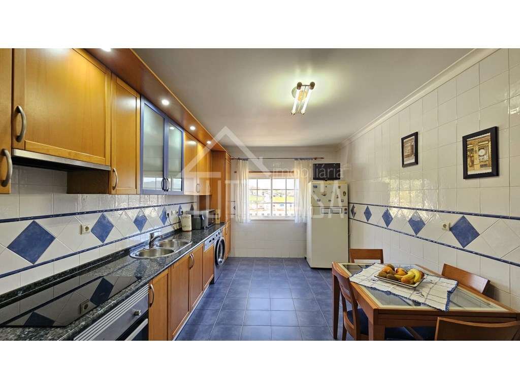 Apartamento T3 com garagem BOX em Alcainça-14