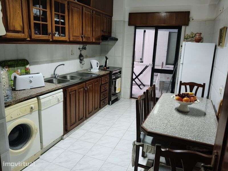 Apartamento T2 com boas áreas , Todo mobilado. - Grande imagem: 4/8