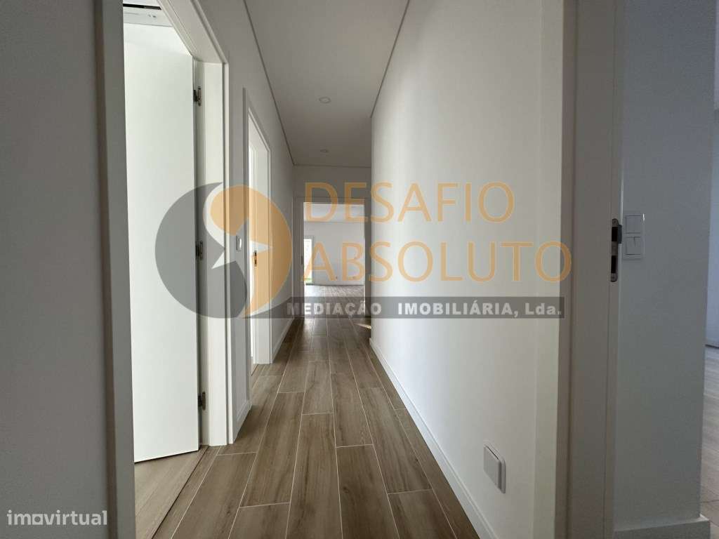 Moradia Geminada Duplex T3. Redondos, Fernão Ferro-24
