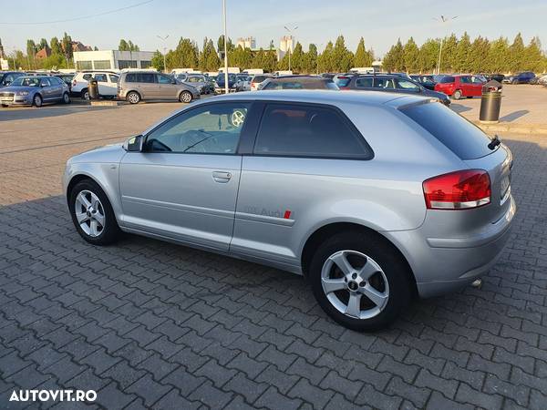 Audi A3 Sportback 1.6 FSI Attraction - 3