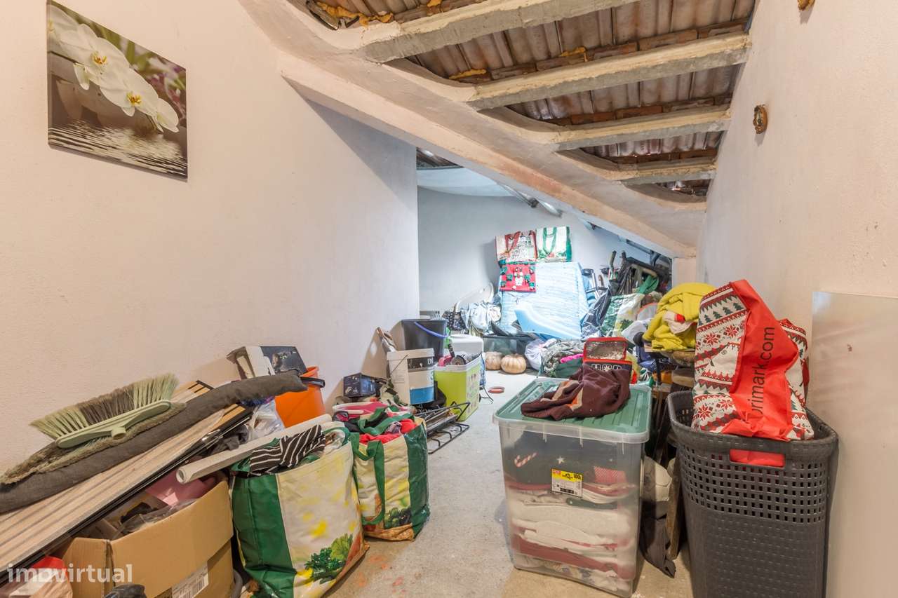 Apartamento T2 na Baixa Da Banheira ao lado do mercado-18