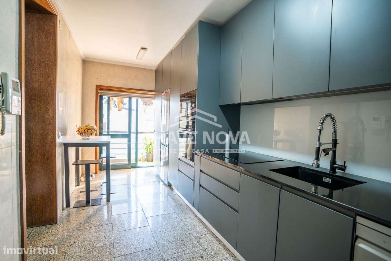 T3 c/ Lugar de Garagem em Mafamude (Avª da República) - Grande imagem: 5/23