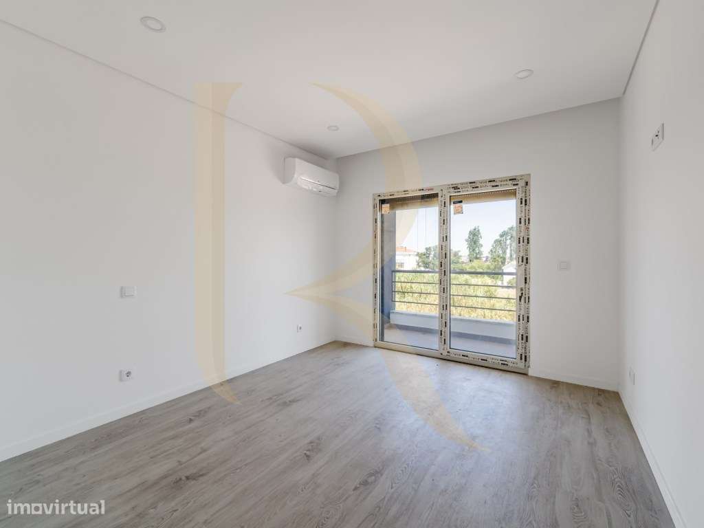Apartamento T3 com elevador, parqueamento e arrecadação com condomí...-16