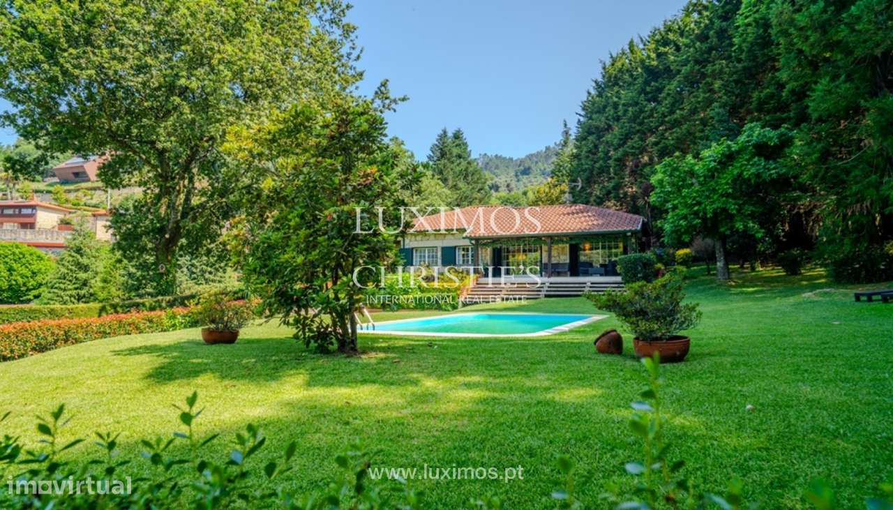 Moradia com piscina e vistas de rio à venda no Gerês - Grande imagem: 2/25
