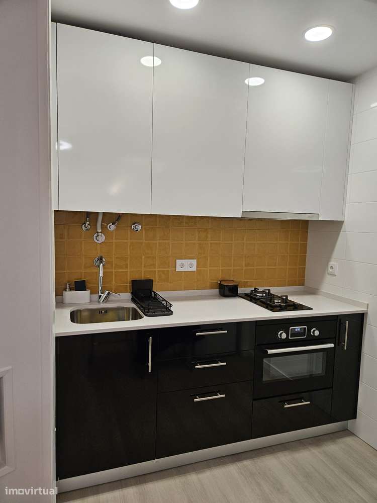 Apartamento T1, mobilado no centro de Carcavelos - Grande imagem: 2/11