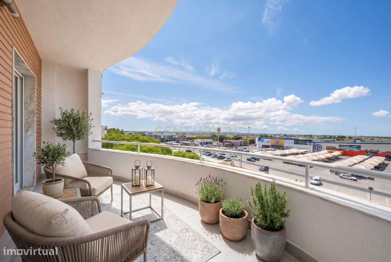 Apartamento T2 em Montijo com Parqueamento e Varandas-14