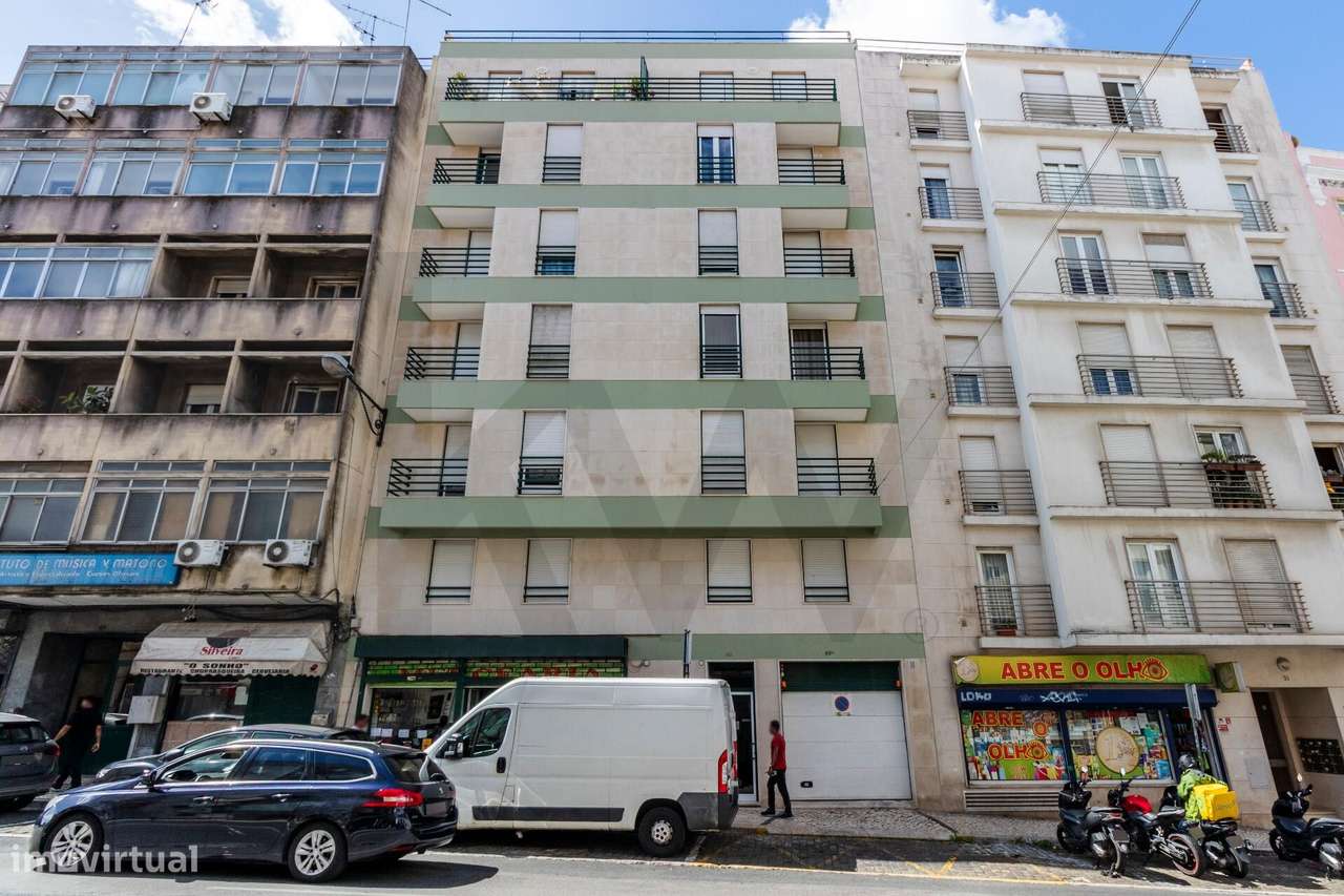 T2 na Rua Morais Soares | c/ Garagem e Elevador-0
