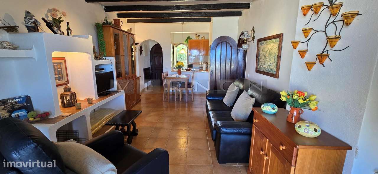 Algarve, Apartamento T2 semi-renovado com vista mar e estacionamento c-22