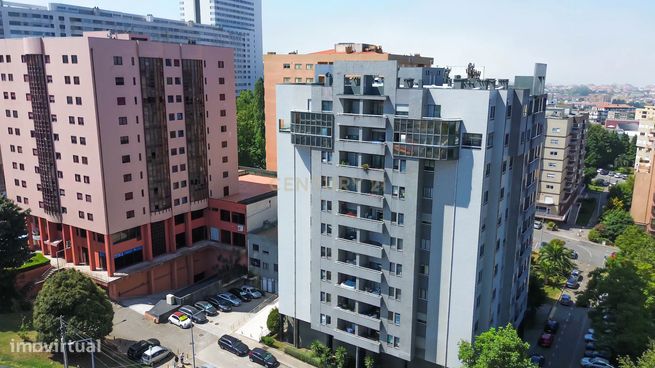 Apartamento T1+1  com garagem no centro de Vila Nova de Gaia-1