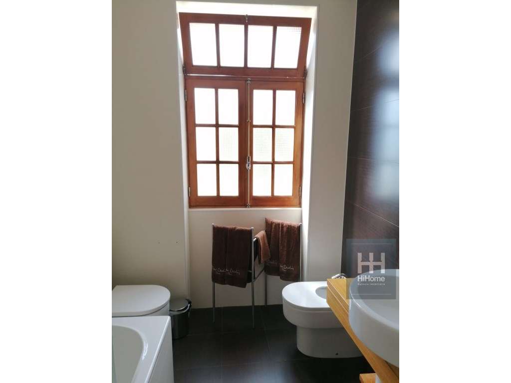 Moradia T5 + Apartamento T2 no centro do Porto Santo-16
