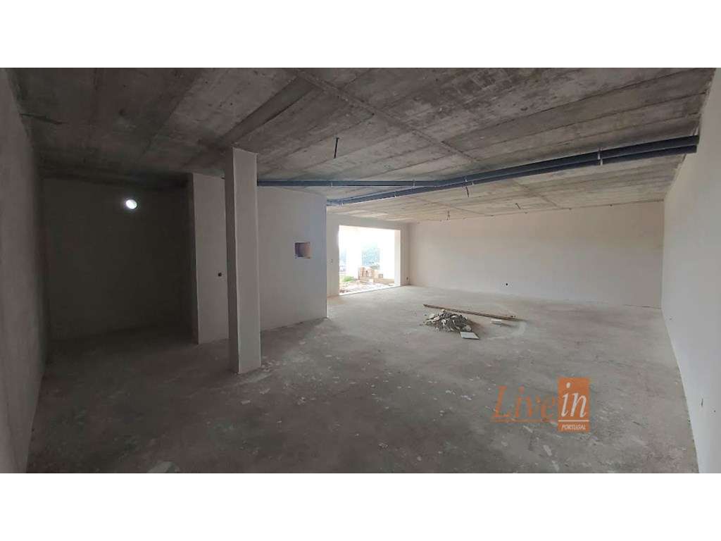 Moradia T4 Nova com Piscina e Jardim em Condomínio Privado em Mafra-31