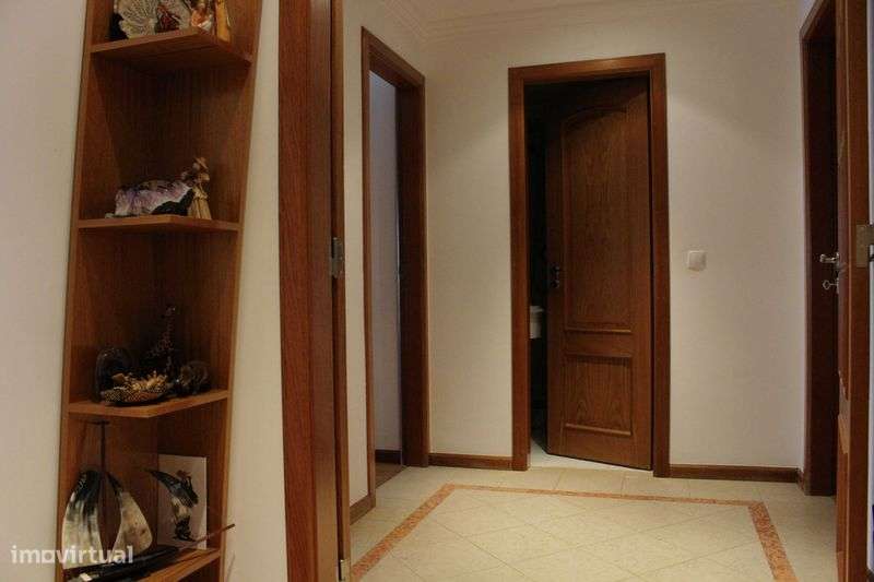 T3 último andar com garagem dupla, mobilado – Cascais - Grande imagem: 5/12