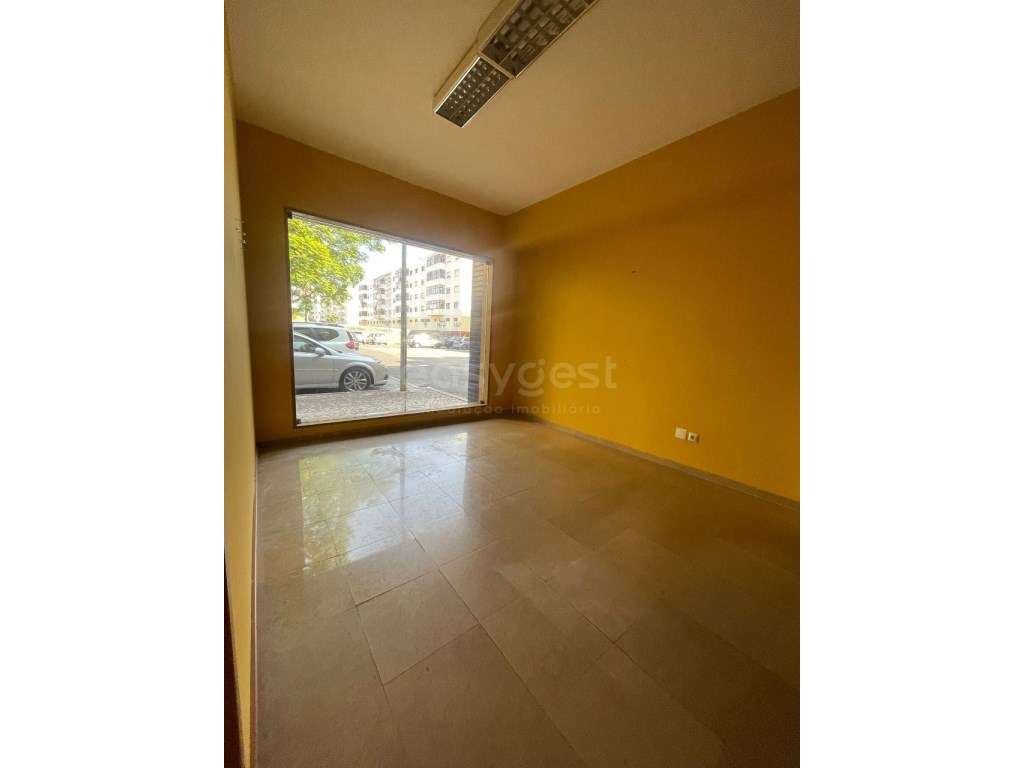 Loja com 100m² - situada na cidade de Caldas da Rainha - Grande imagem: 5/20