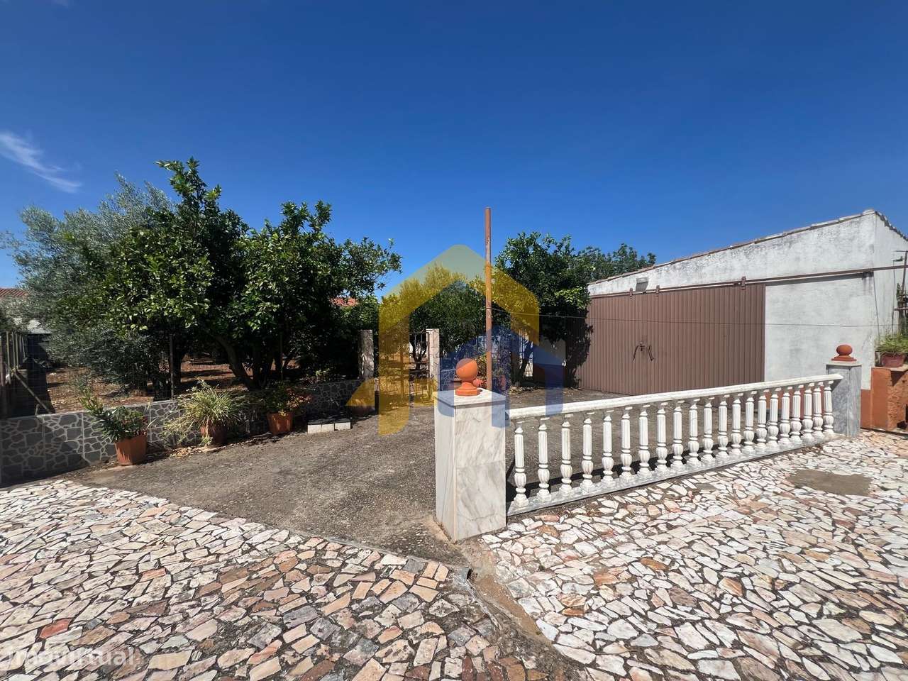 Moradia T4, no centro de Estremoz com quintal-7