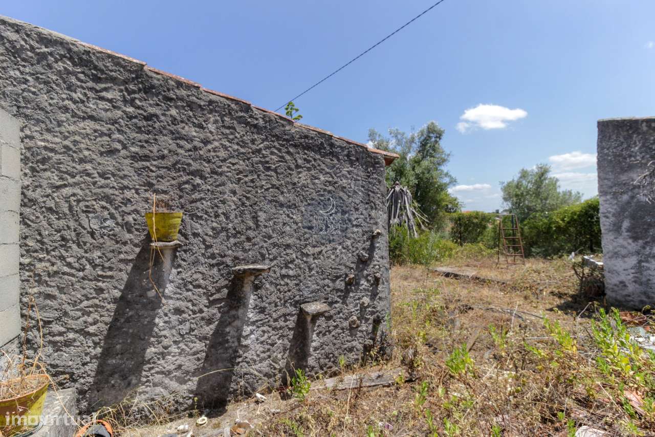 Quintinha de 2.995 m2 c/ moradia V2 e poço.-19