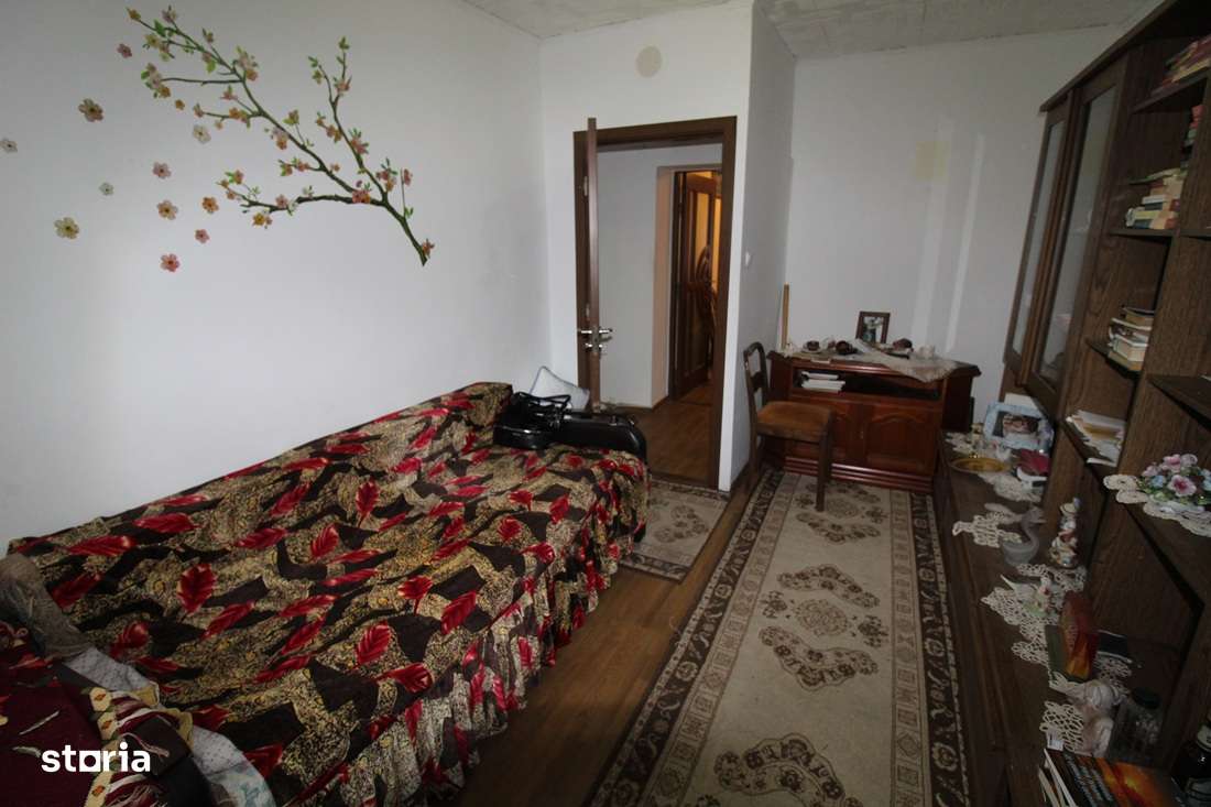 Vând apartament 2 camere în Hunedoara, zona OM-Bd.1848, parter înalt-0