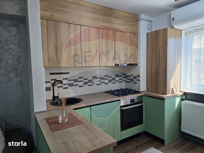 Apartament cu 3 camere de vânzare, cartier FIALD-10